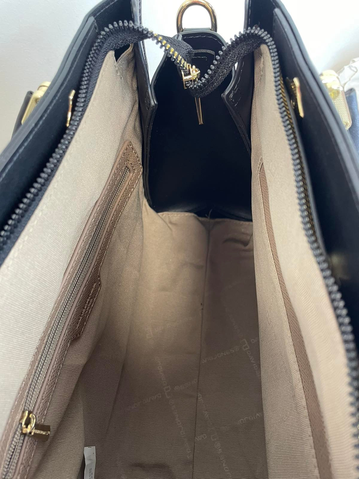 Juoda moteriška rankinė David Jones