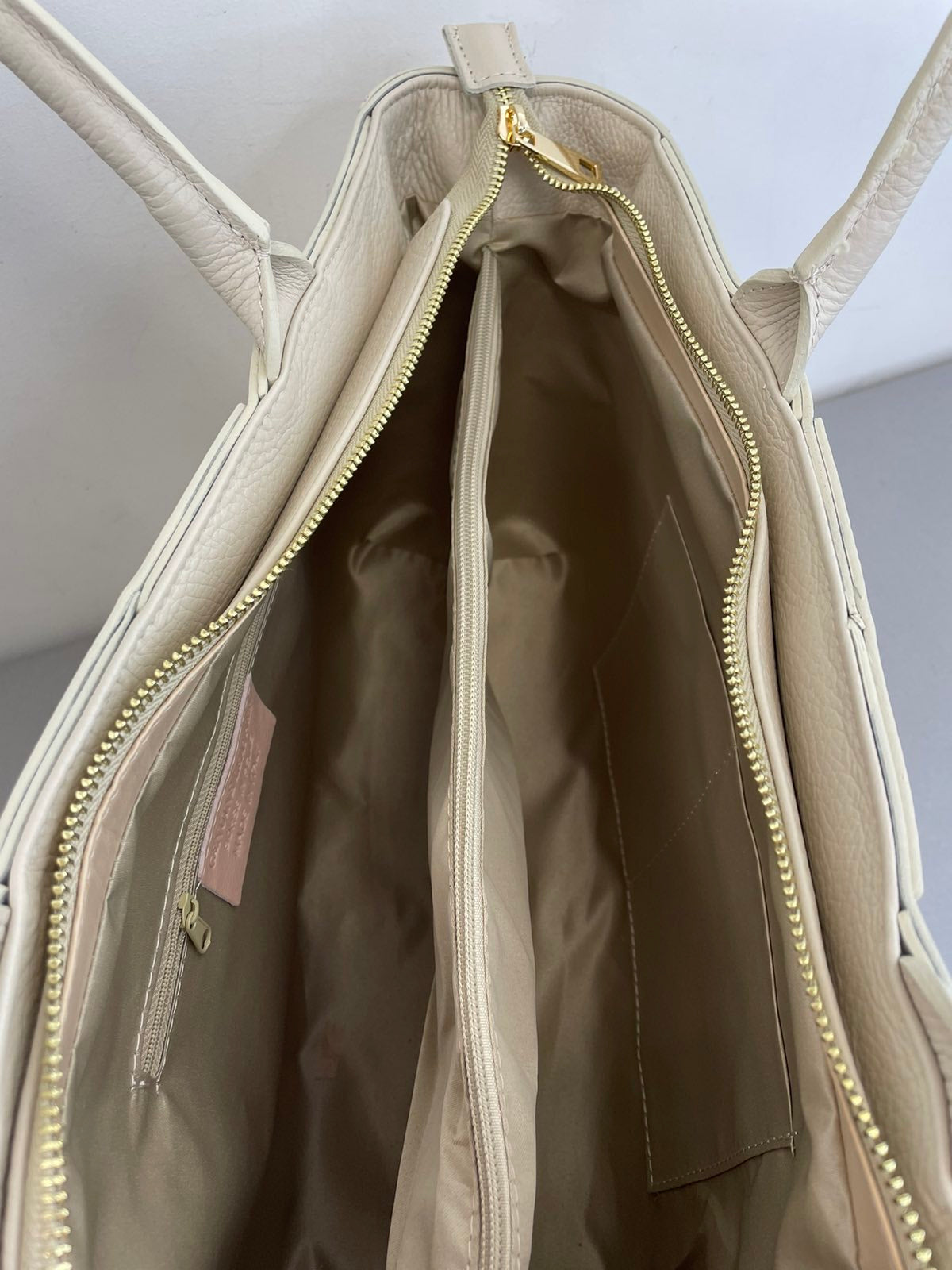 Stilinga natūralios odos moteriška rankinė