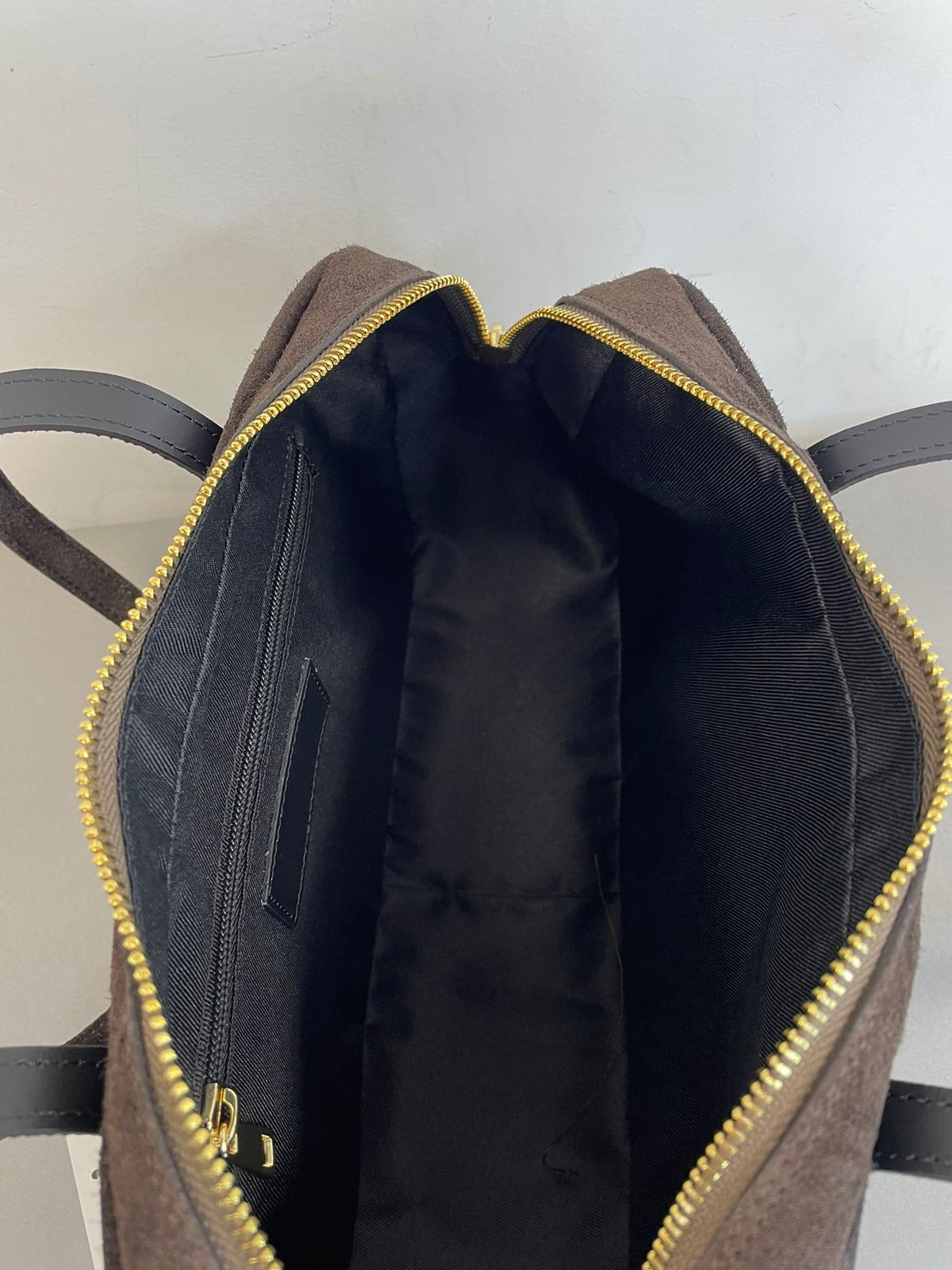 Ruda natūralaus zomšo rankinė