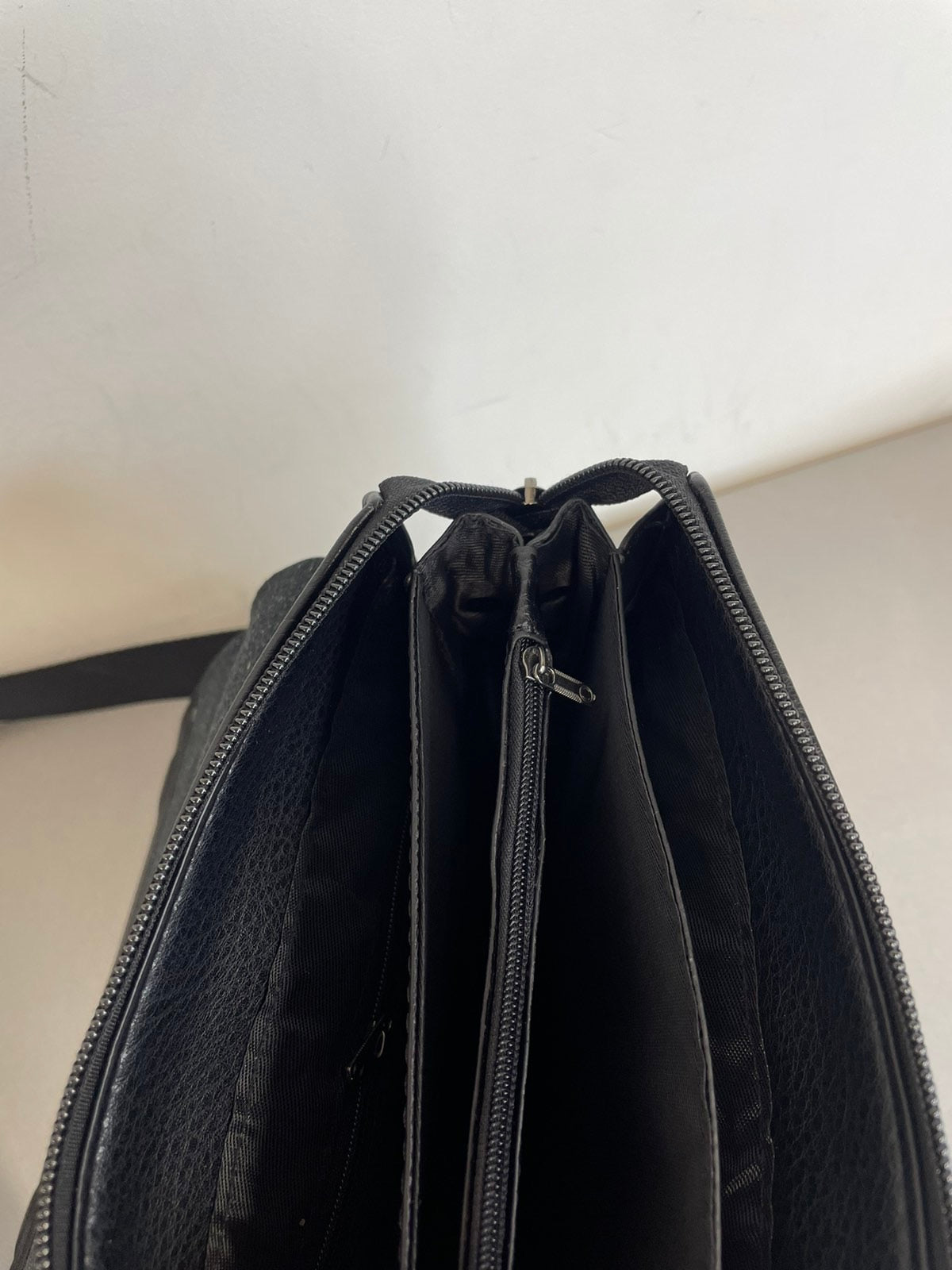 Vyriška rankinė per petį