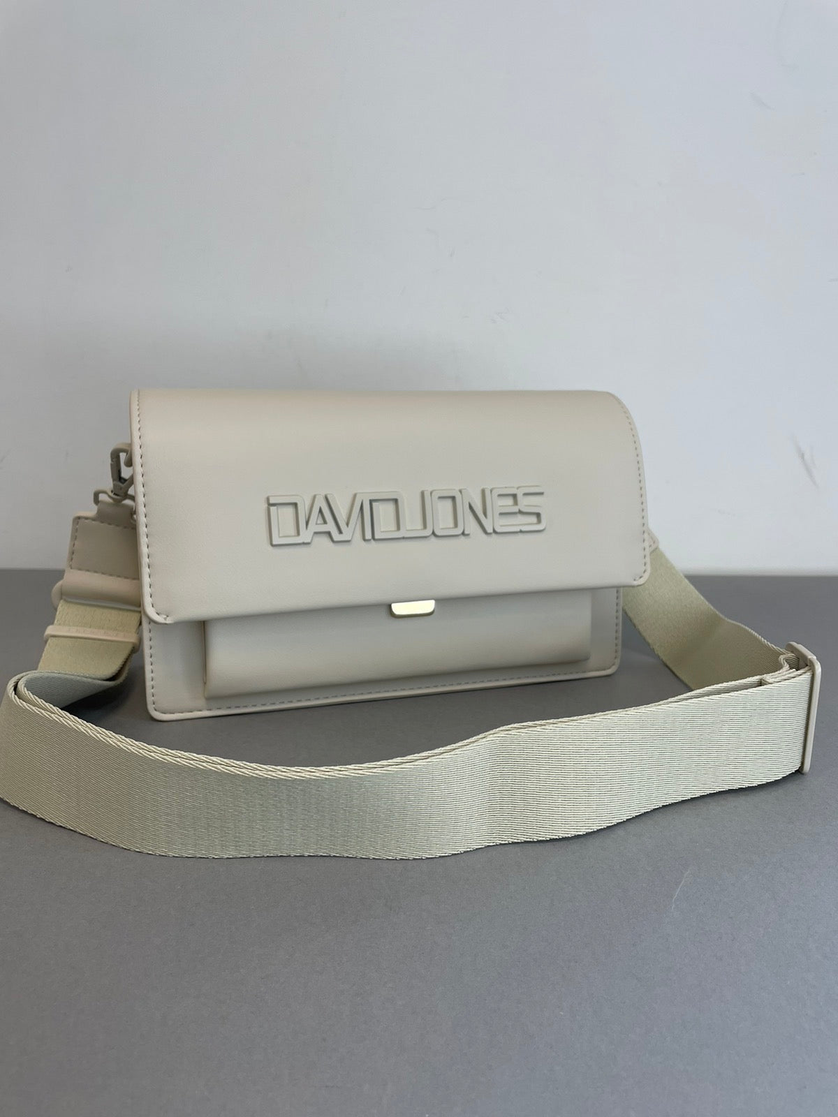 David Jones moteriška rankinė per petį
