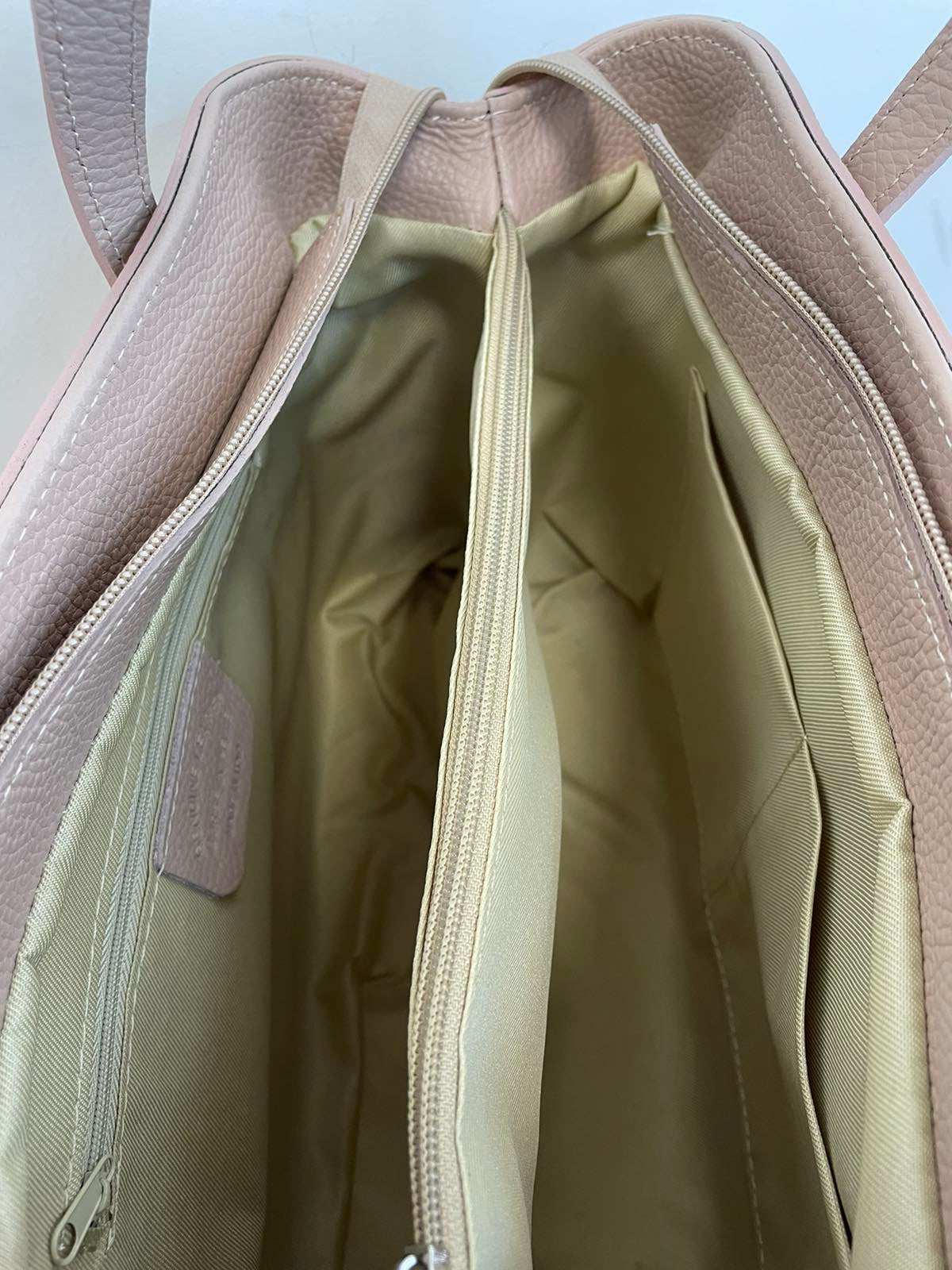 Natūralios odos rankinė moterims