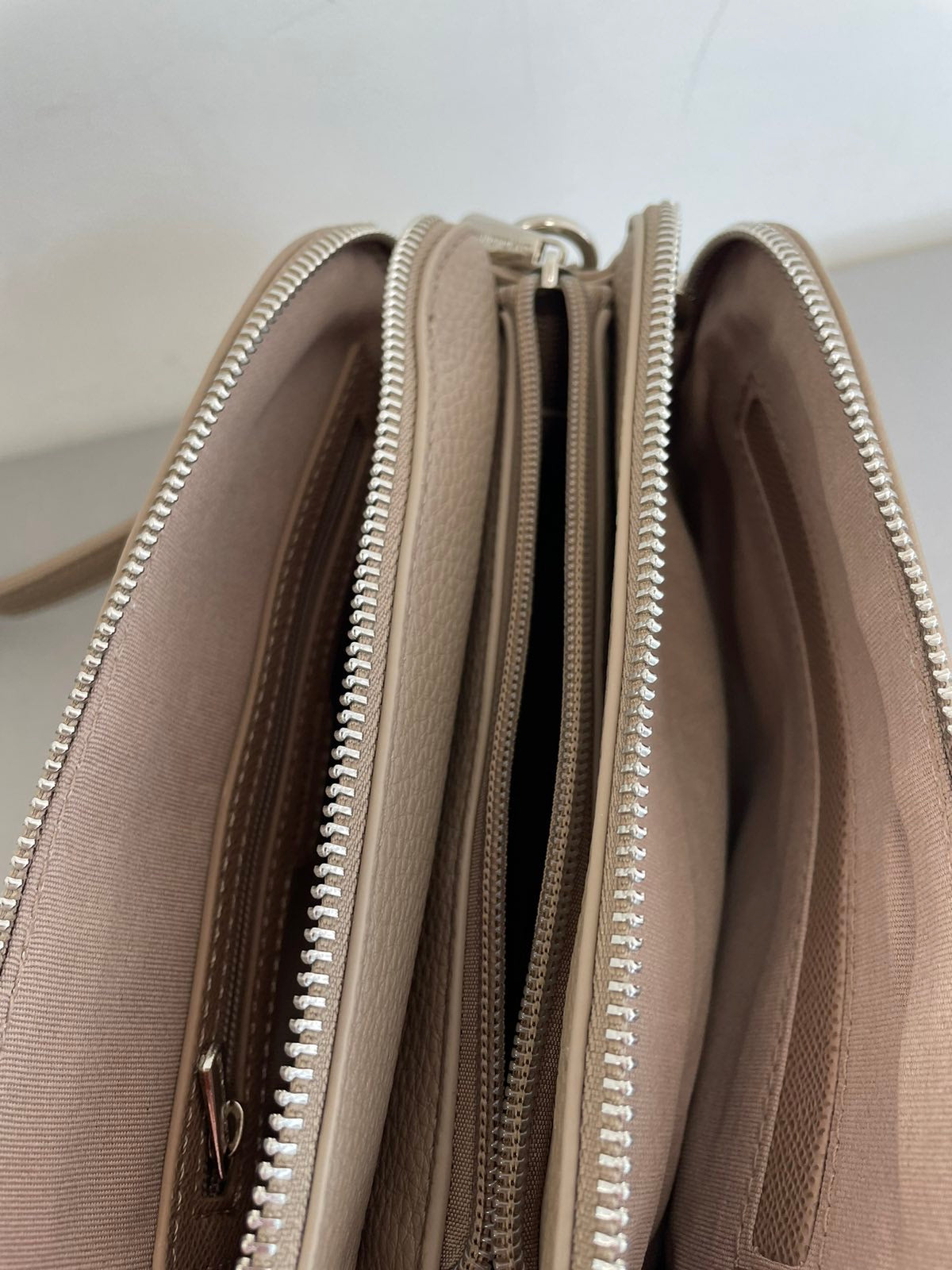 Moteriška rankinė per petį