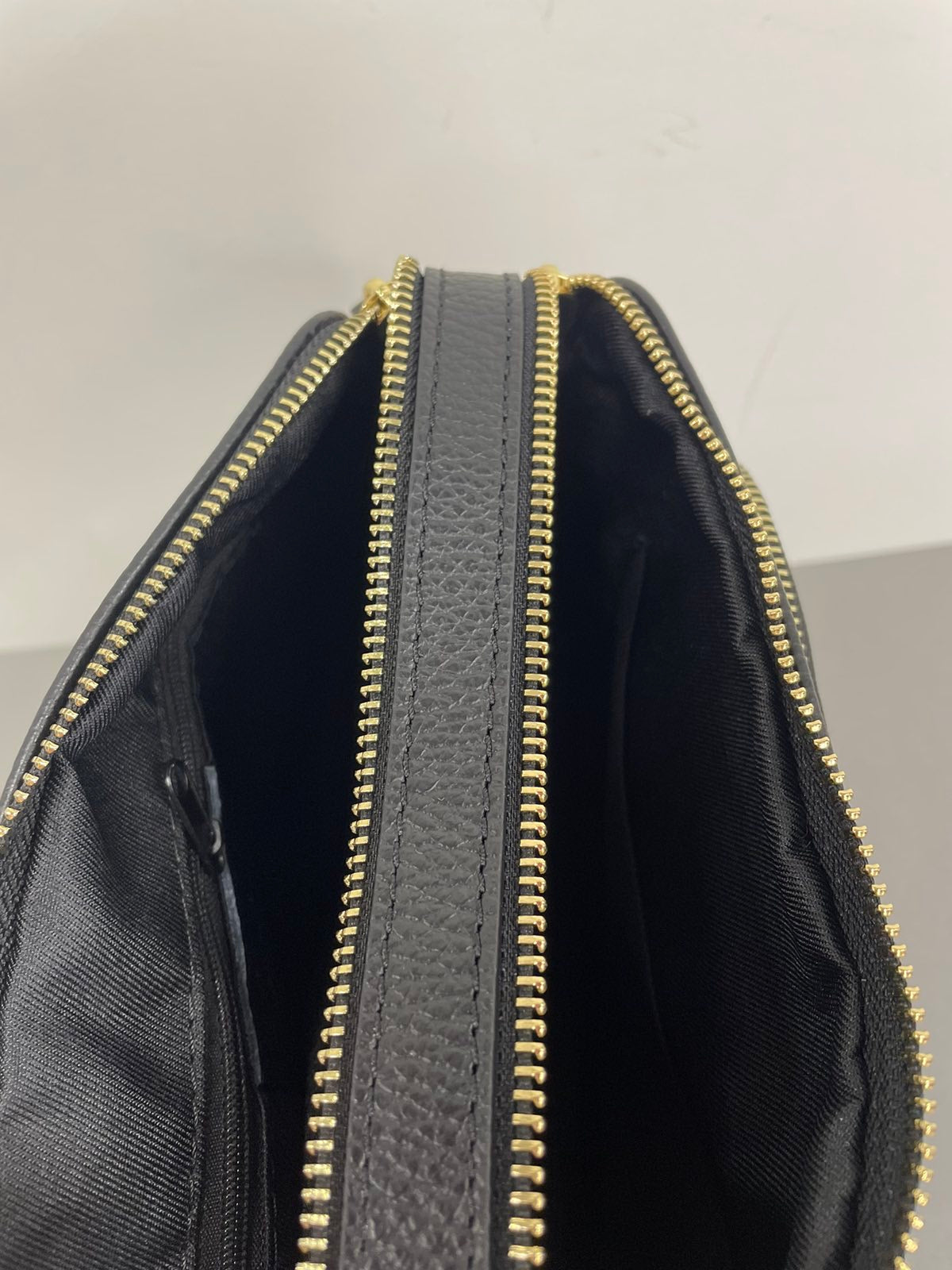 Vezze natūralios odos rankinė per petį