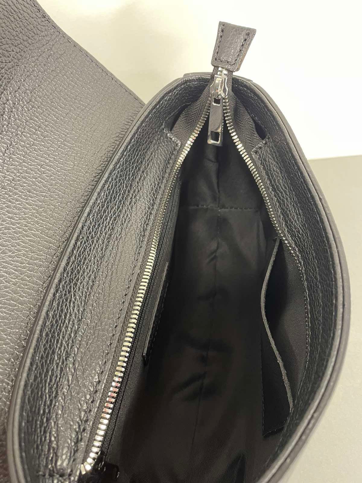 Moteriška natūralios odos rankinė per petį