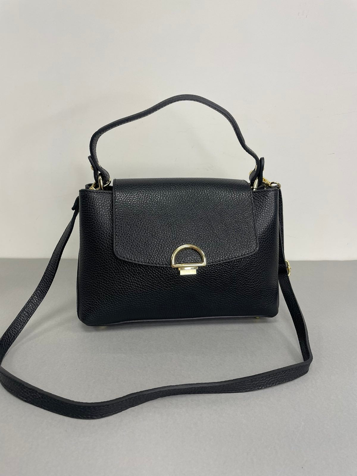 Natūralios odos moteriška rankinė per petį