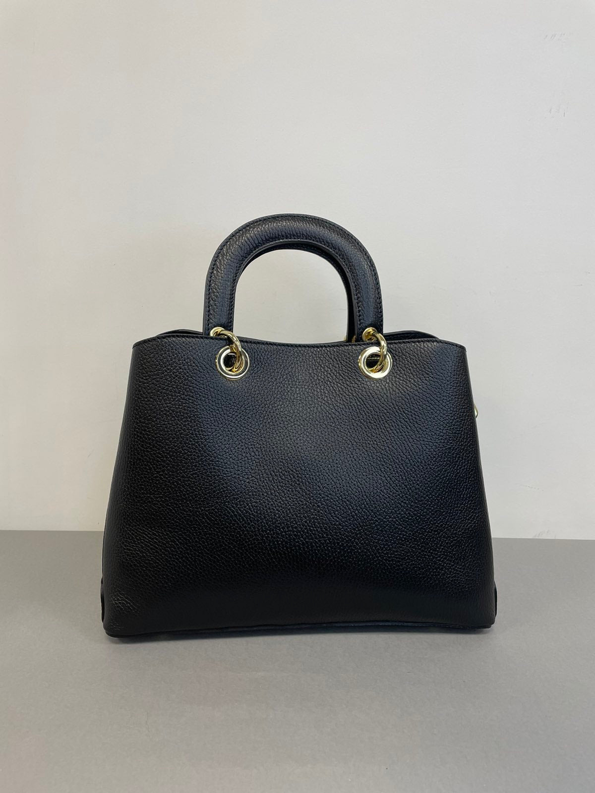 Stilinga odinė moteriška rankinė