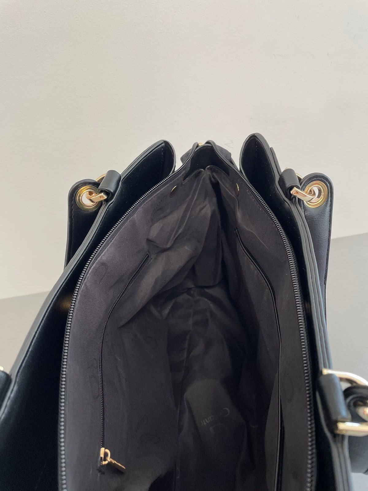 Juodas moteriškas rankinukas