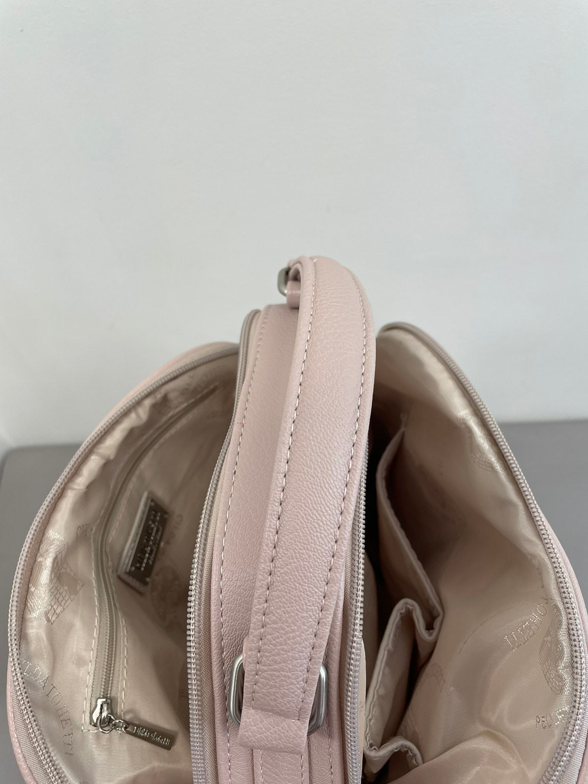 Gilda Tohetti moteriška kuprinė-rankinė