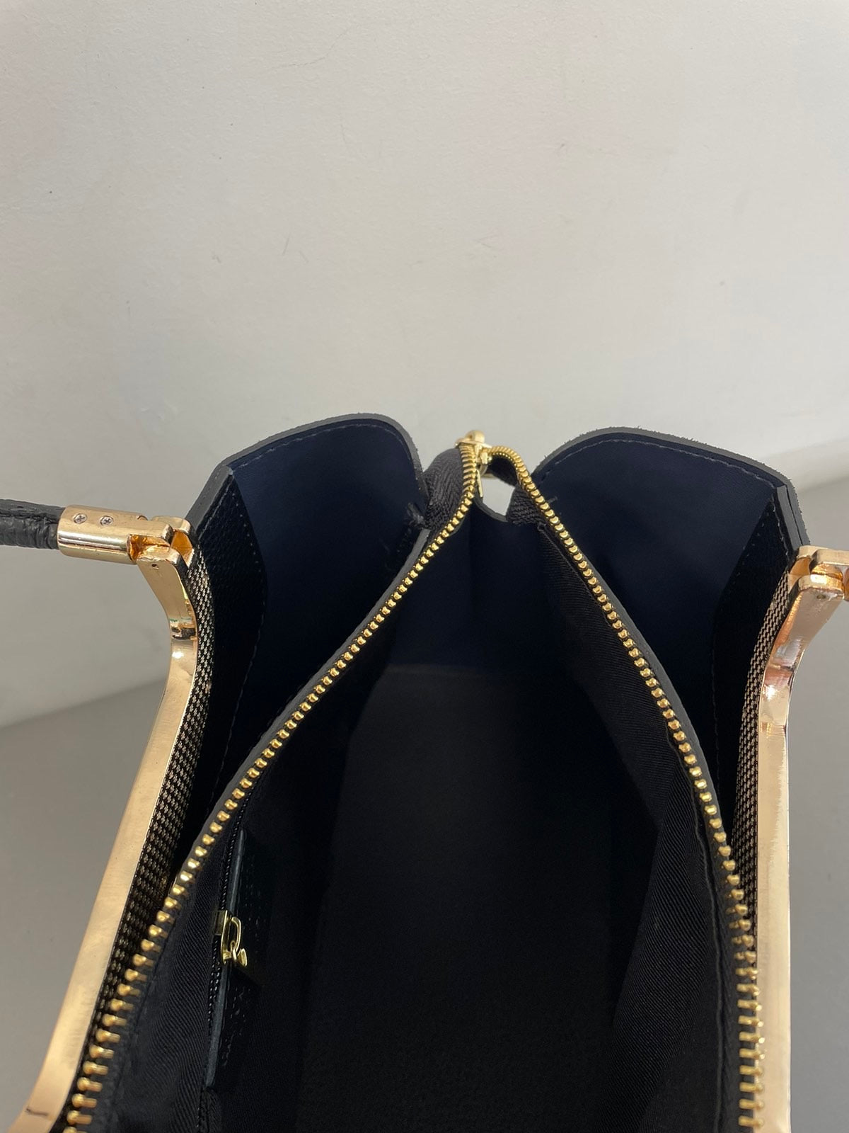 Verstos odos moteriškas rankinukas