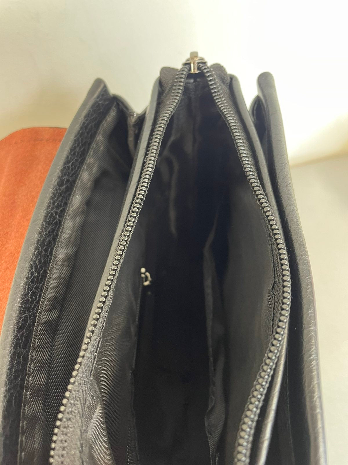 Rankinė per petį vyrams