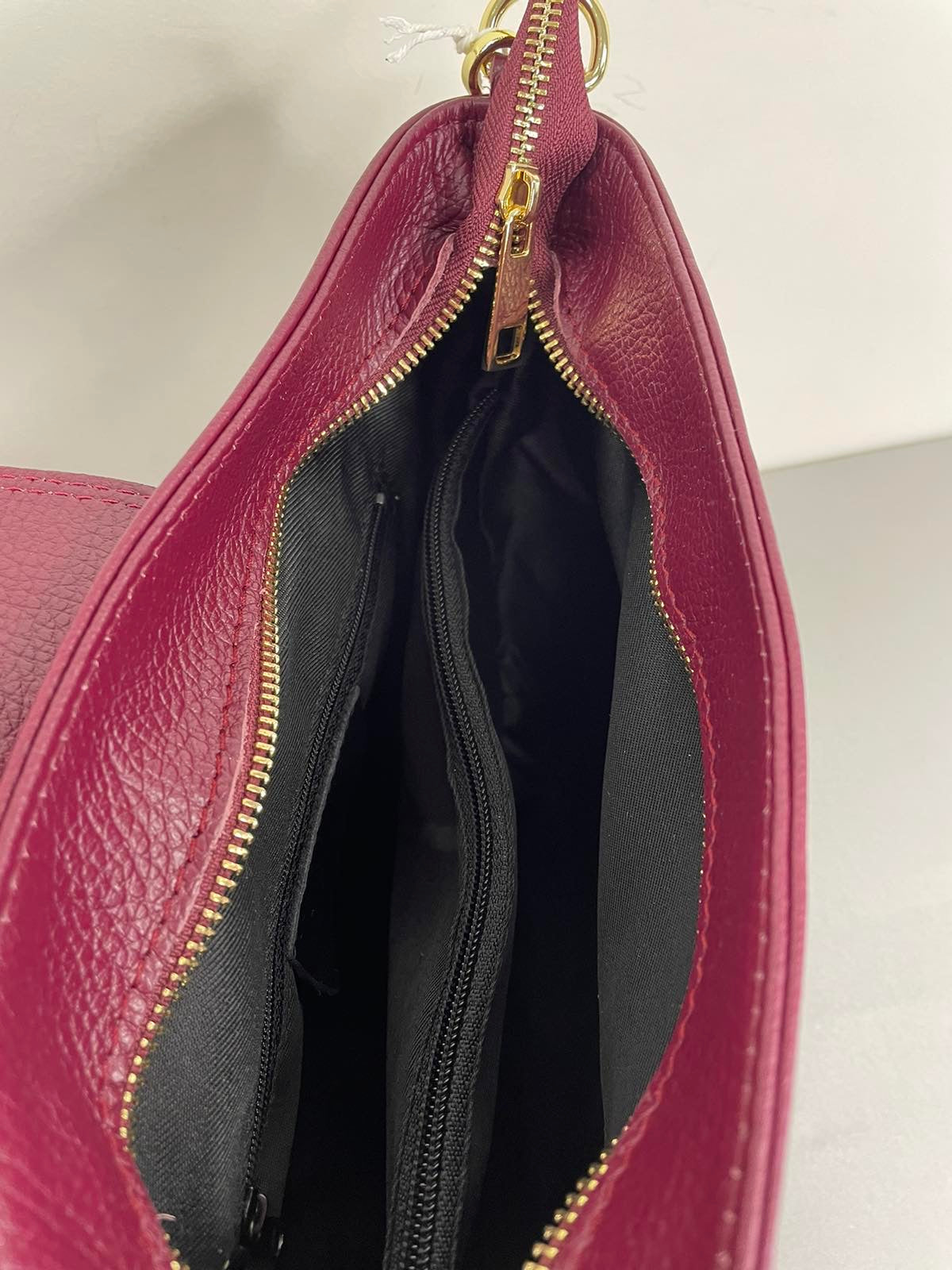 Moteriška odinė rankinė per petį