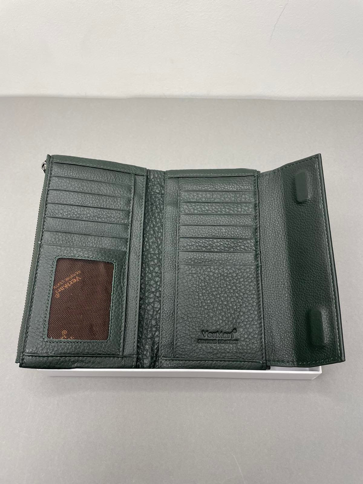 Tamsiai žalia VerMari natūralios odos piniginė