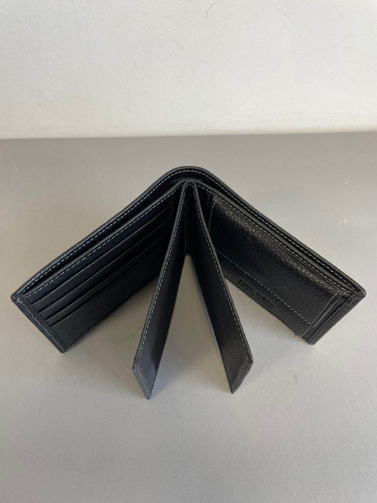 Juodos spalvos vyriška AKA piniginė