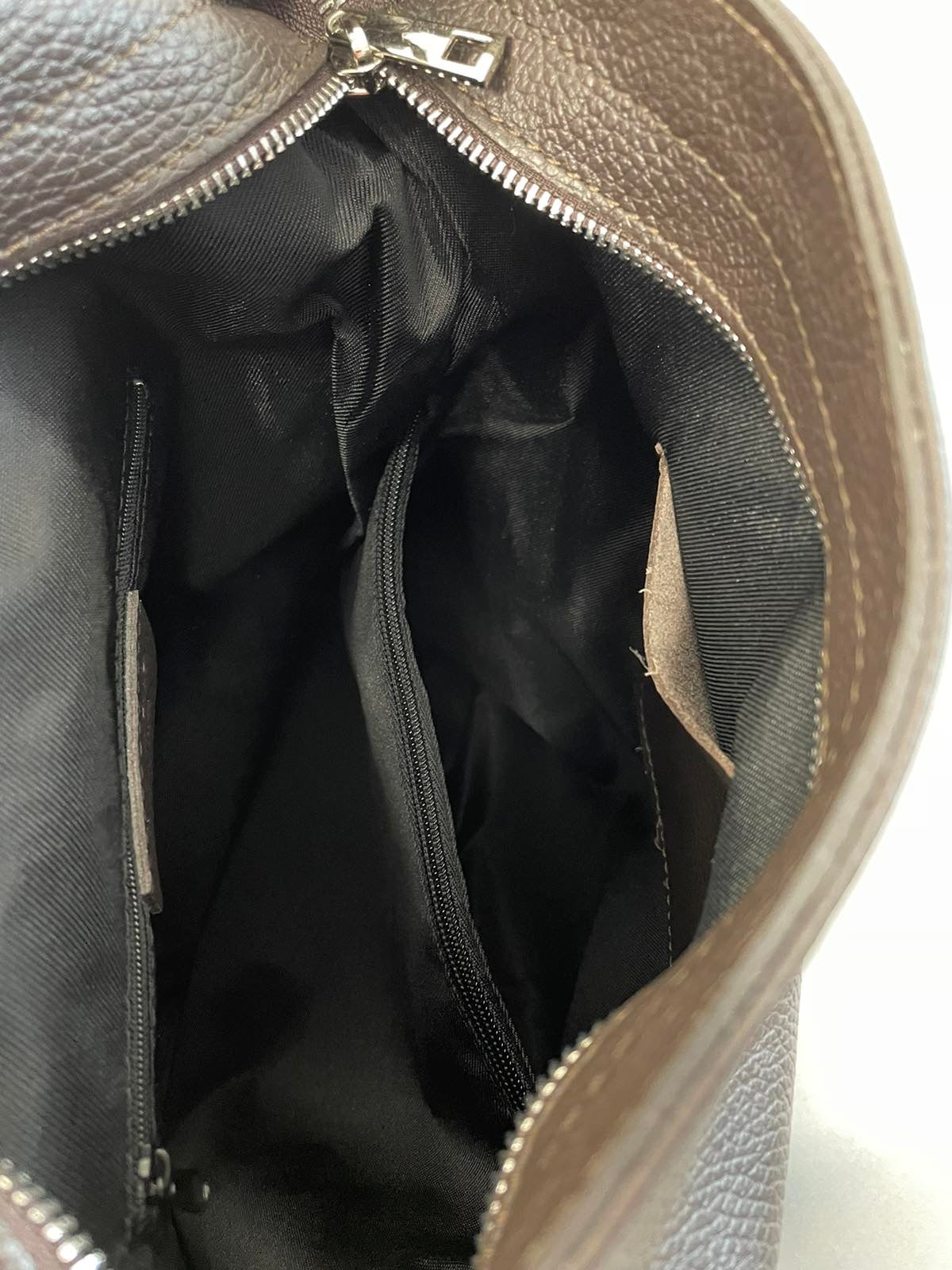 Natūralios odos moteriška rankinė-kuprinė