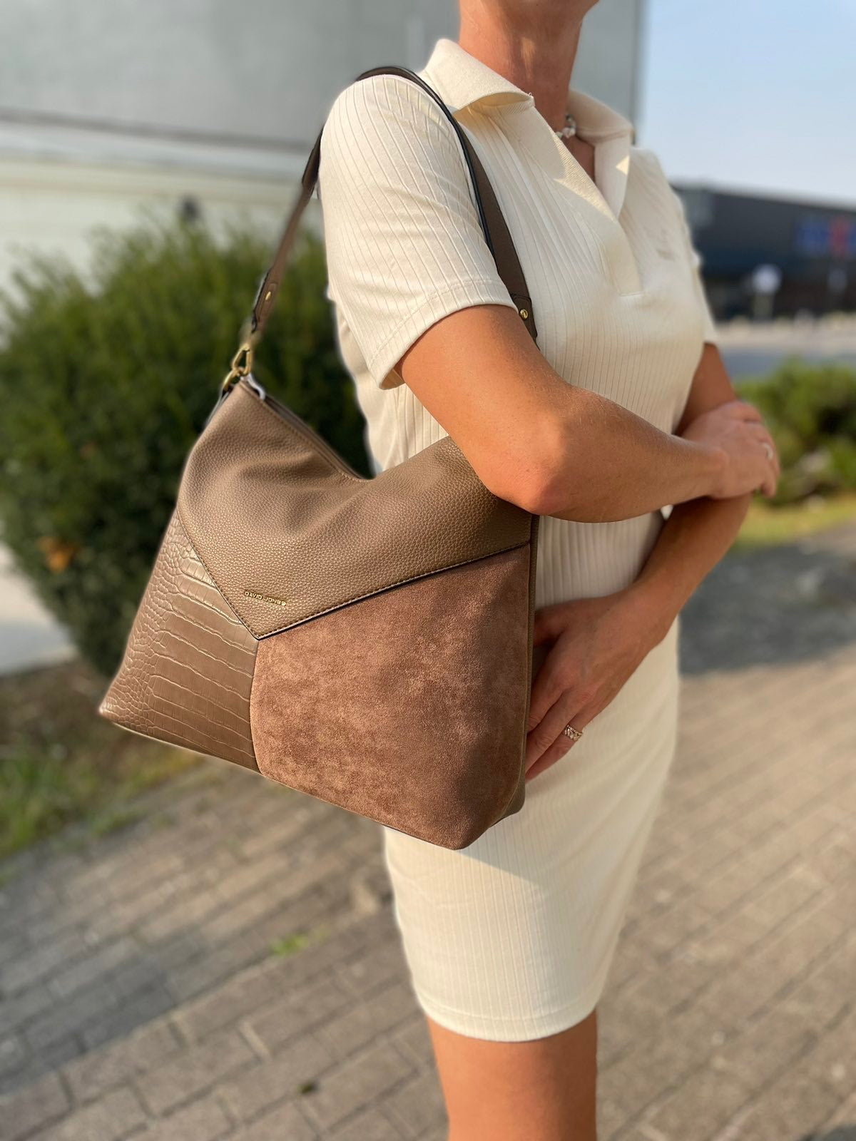 David Jones moteriška rankinė