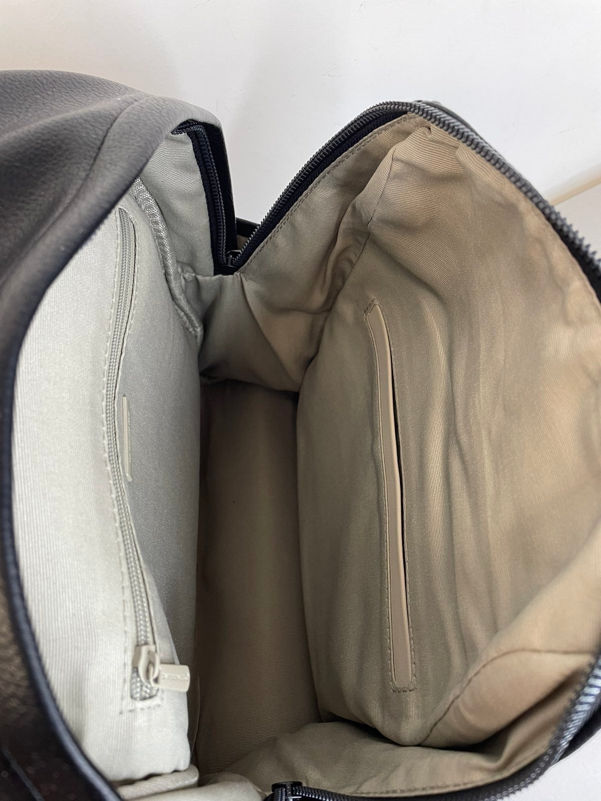 David Jones moteriška kuprinė