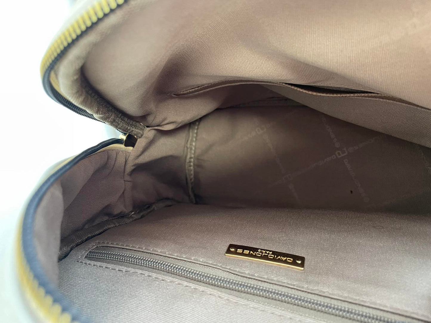 Šviesi David Jones moteriška kuprinė