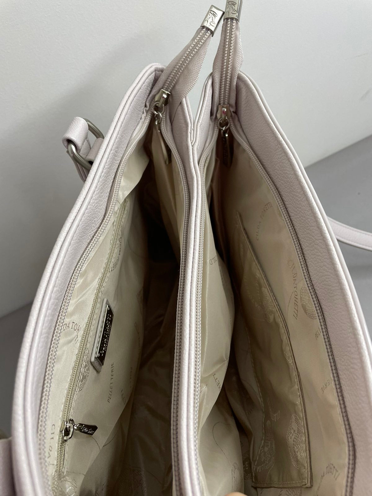 Gilda Tohetti moteriškas rankinukas