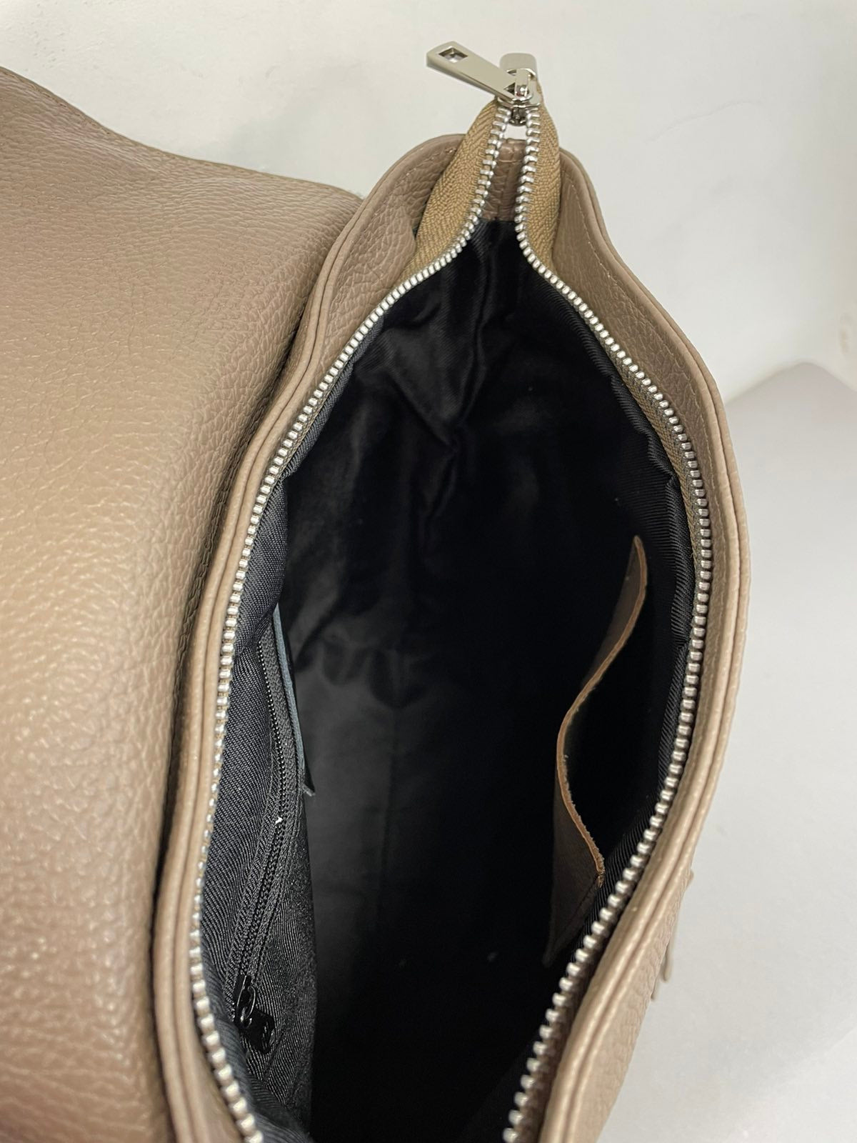 Vezze natūralios odos moteriška kuprinė