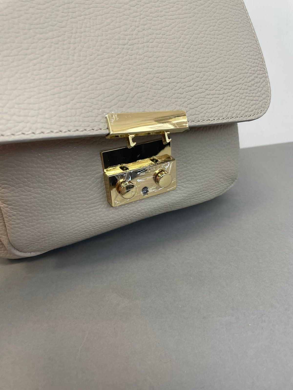 Odinė moteriška kuprinė