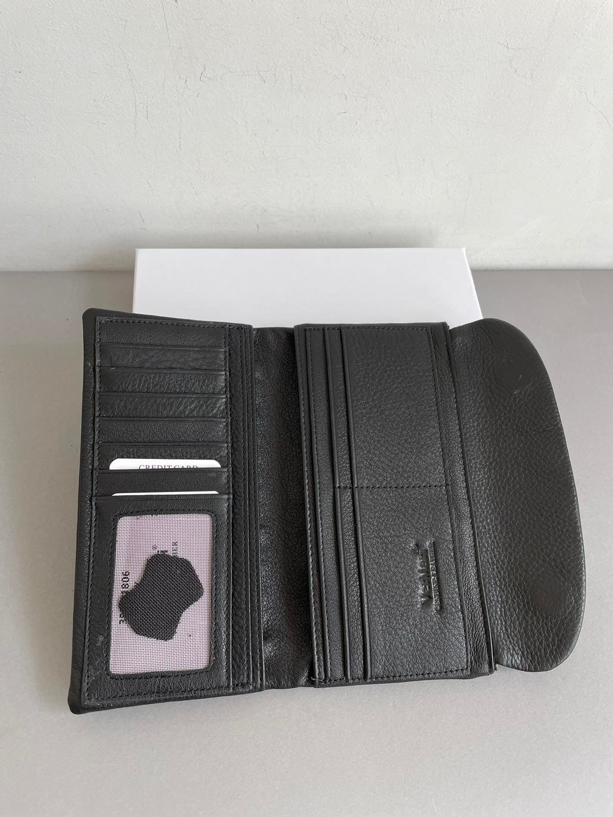 Odinė moteriška piniginė