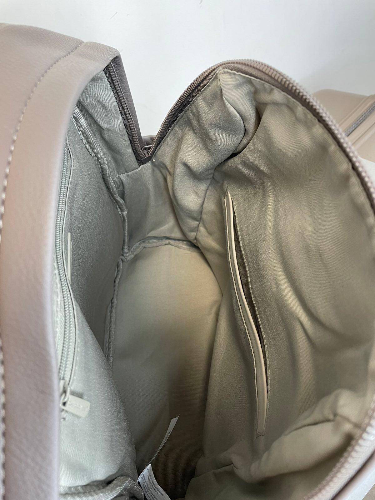 Moteriška kuprinė David Jones