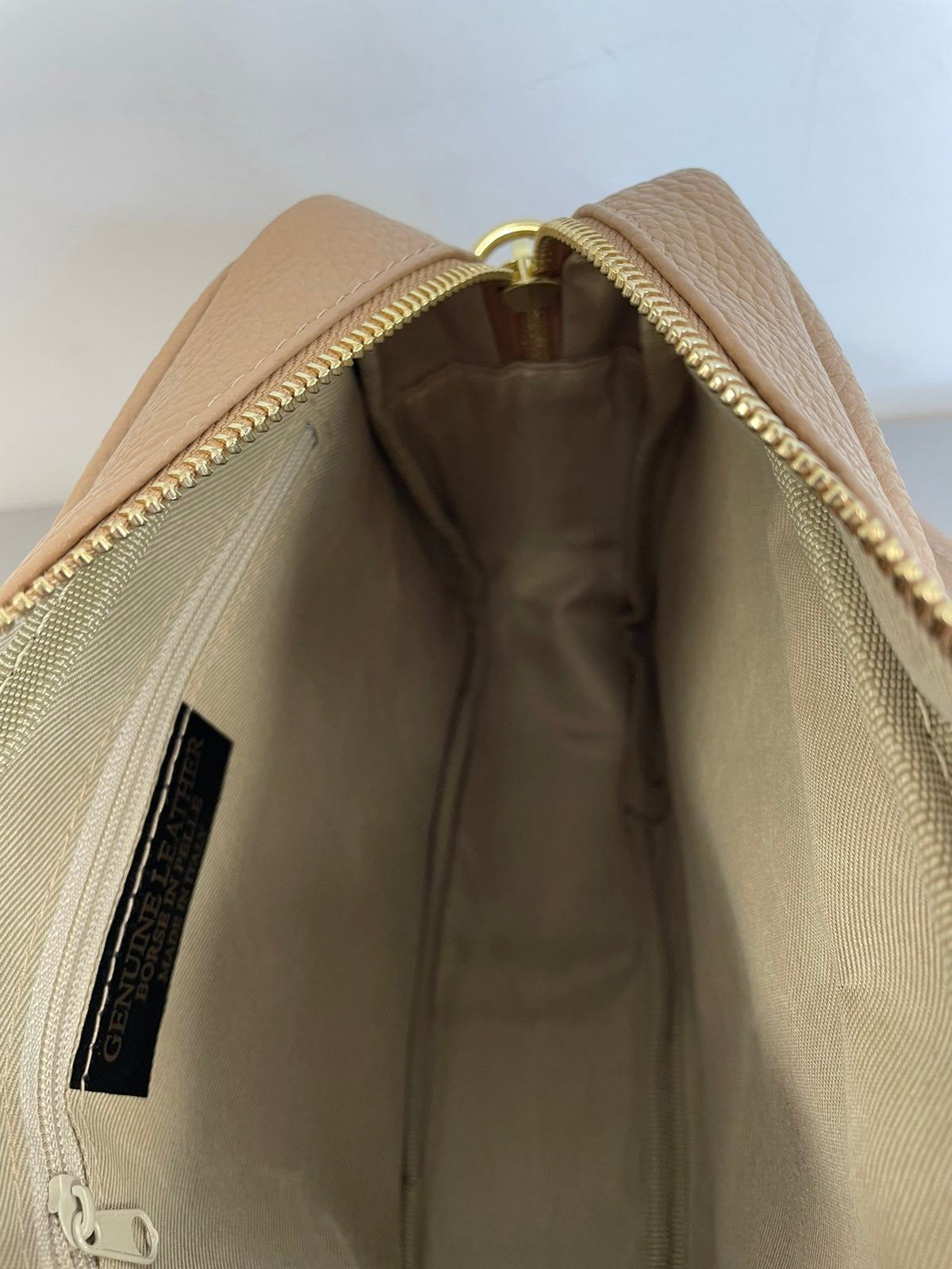 Vezze moteriška rankinė per petį