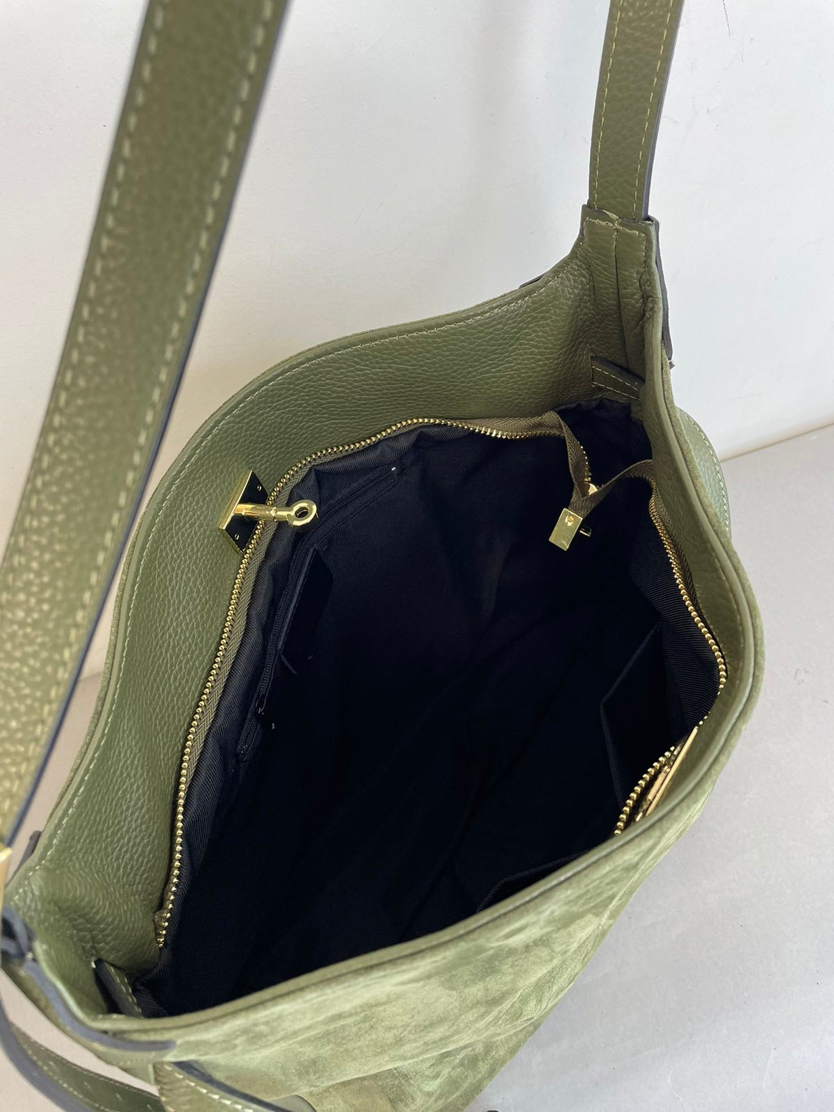 Stilinga natūralios verstos odos rankinė