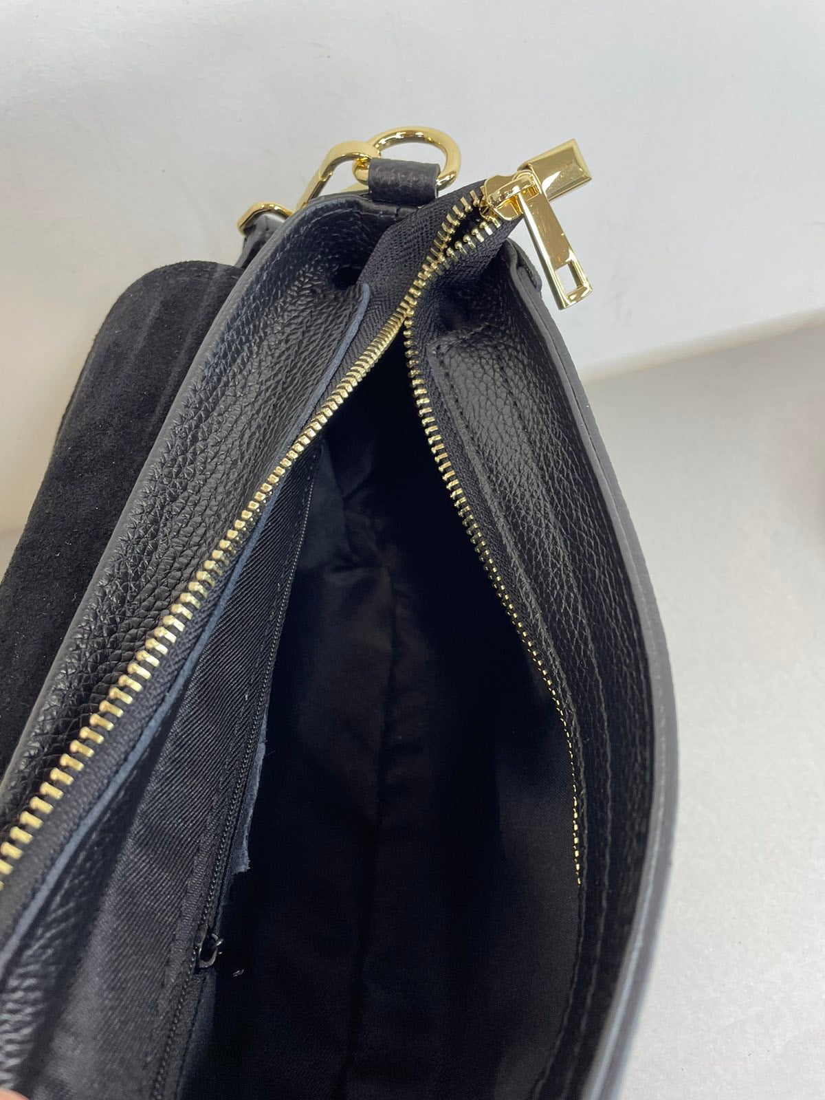 Stilinga natūralios odos rankinė per petį