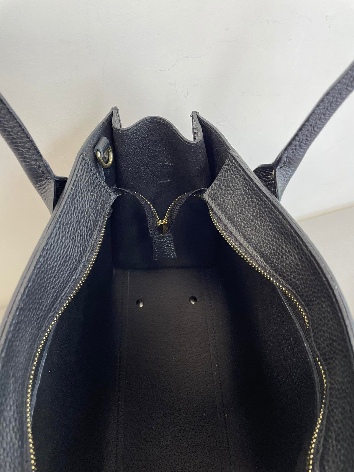 Juoda natūralios odos moteriška rankinė