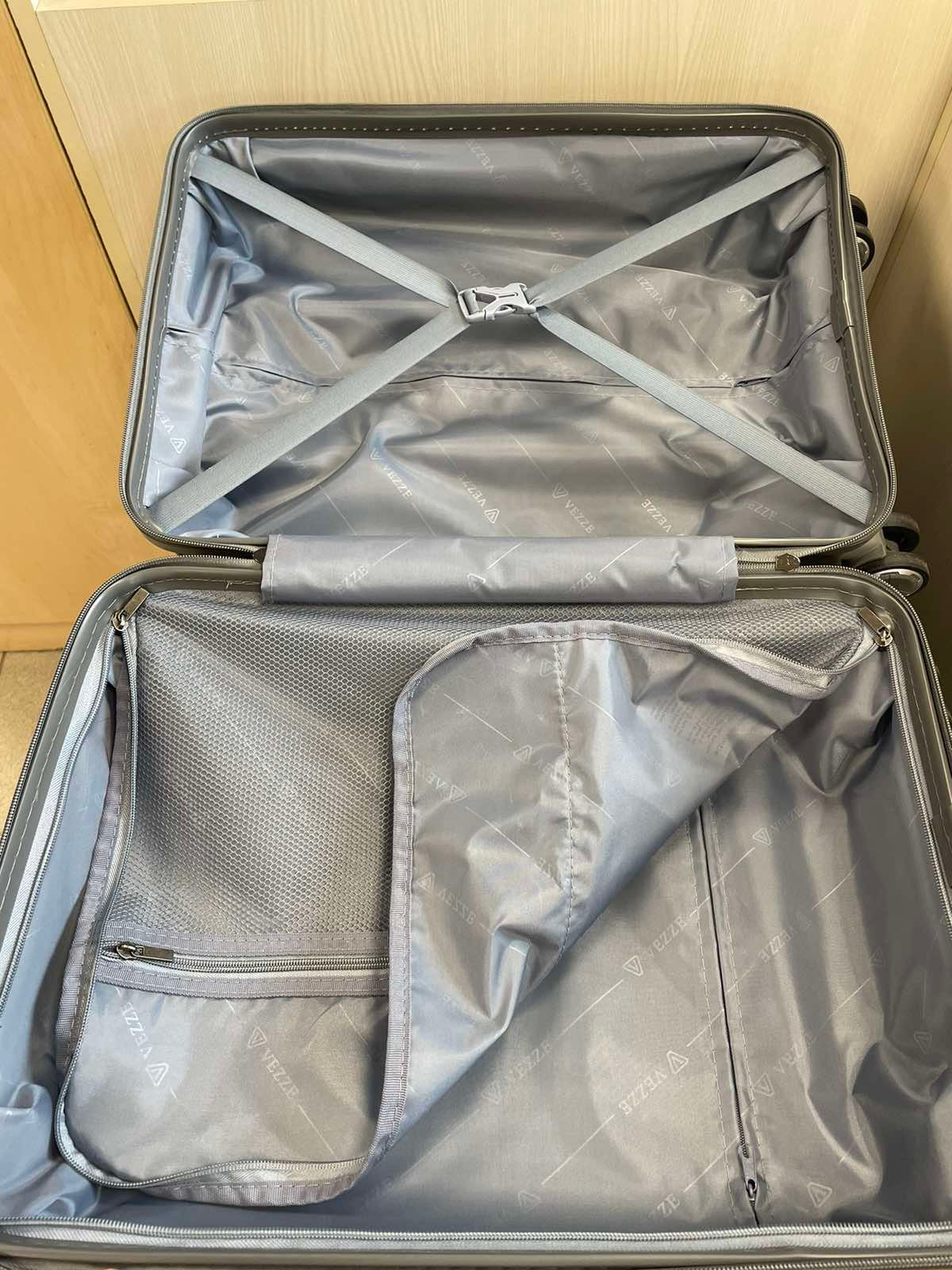 Plastikiniai kelioniniai lagaminai