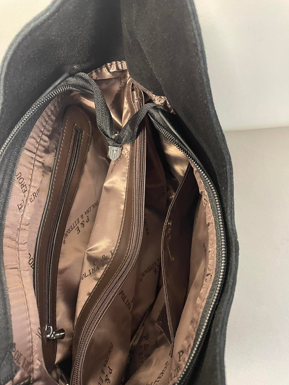 Juodos spalvos moteriška rankinė