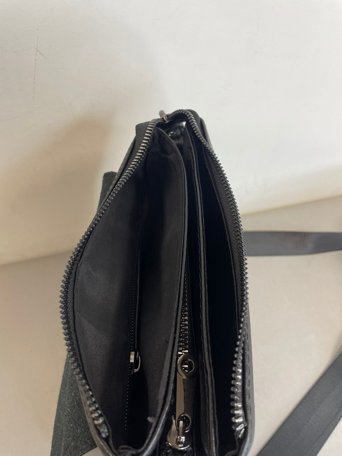 Vyriška rankinė per petį