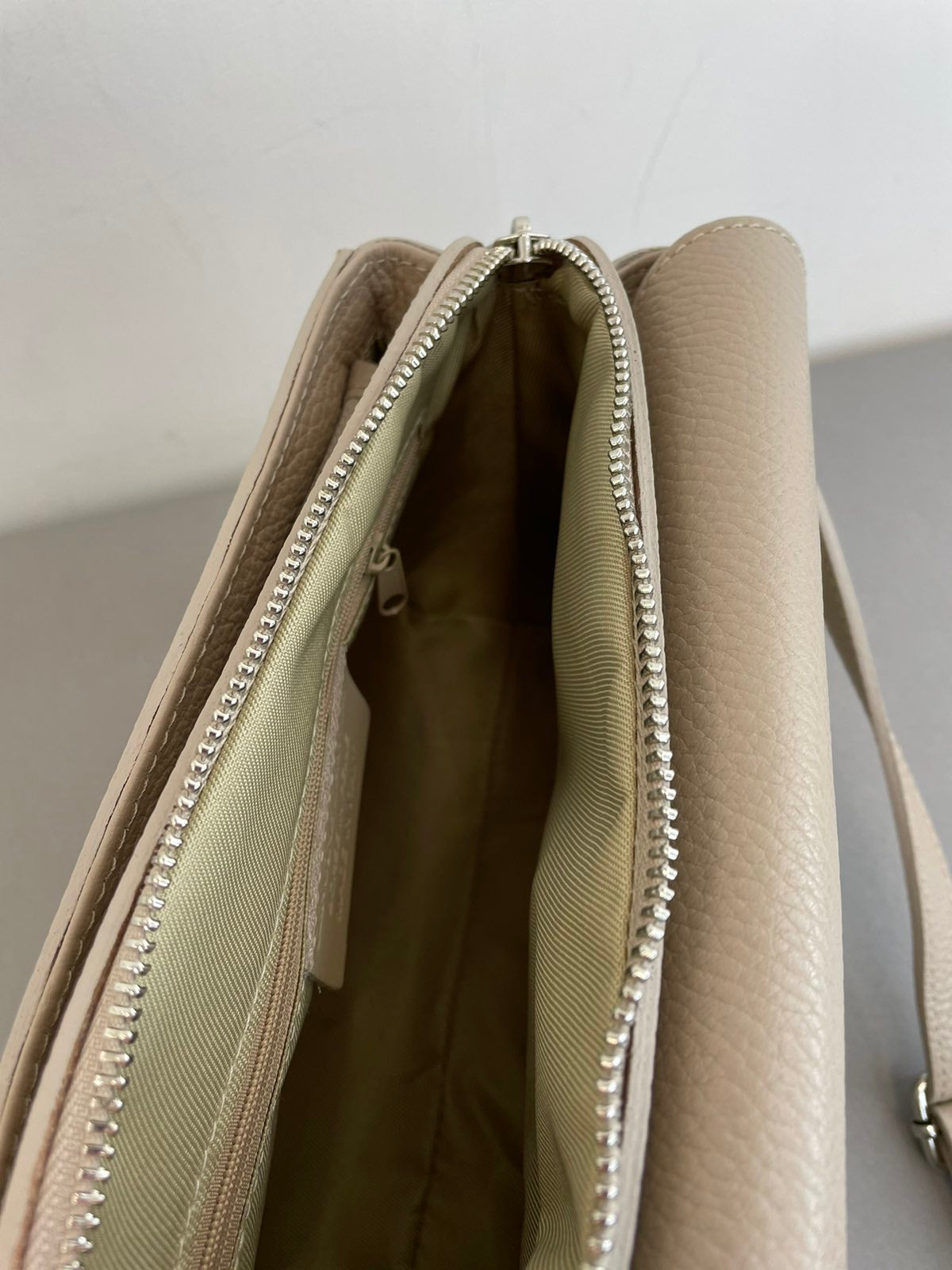 Natūralios odos rankinė per petį