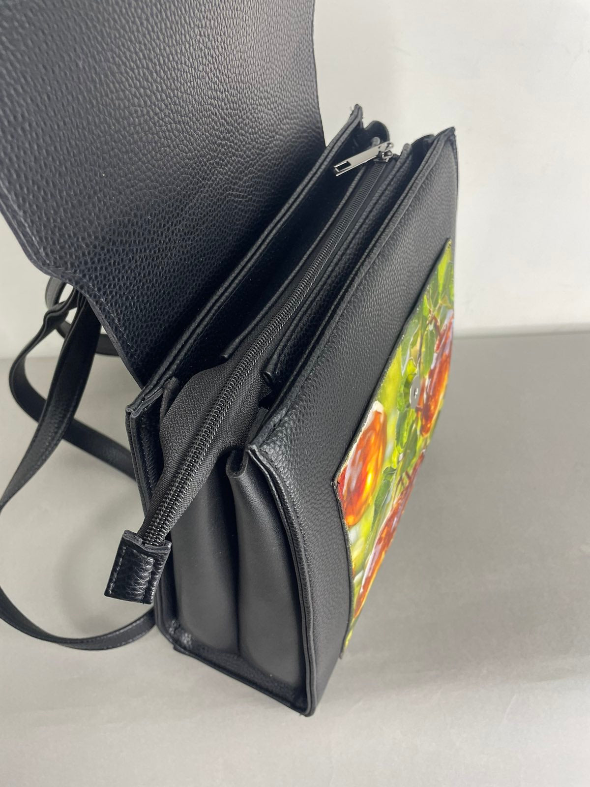 Juoda moteriška kuprinė Sominta