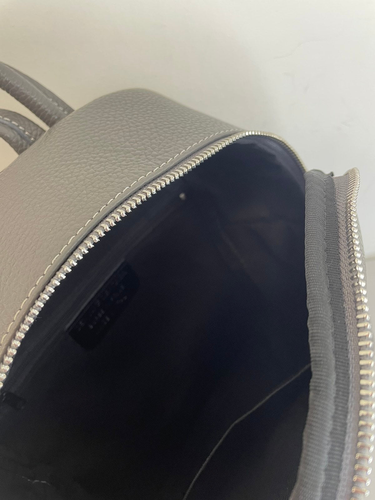 Pilka Vezze natūralios odos moteriška kuprinė