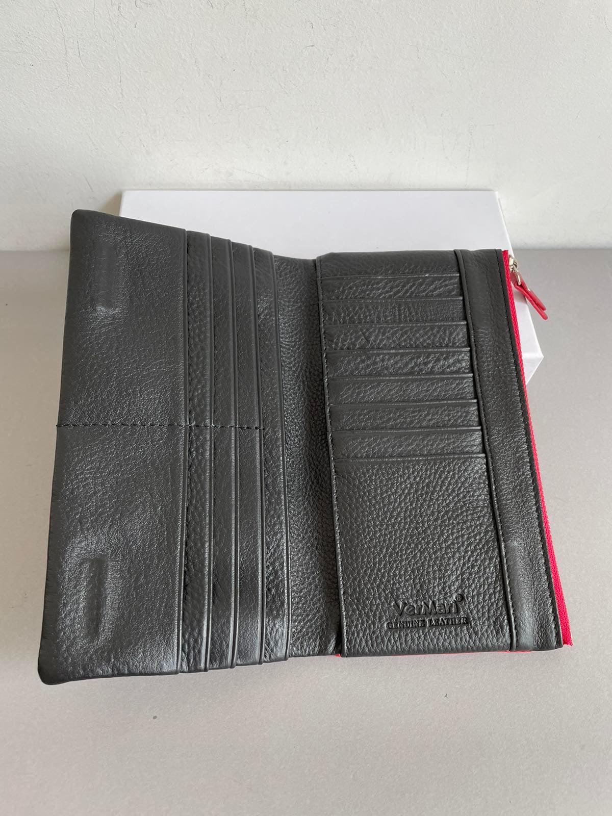 VerMari moteriška natūralios odos piniginė raudona su juodu vidumi