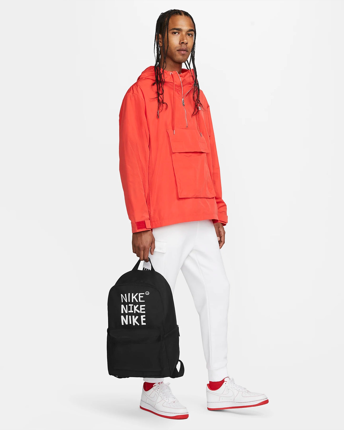 Juodos spalvos Nike kuprinė su užrašais