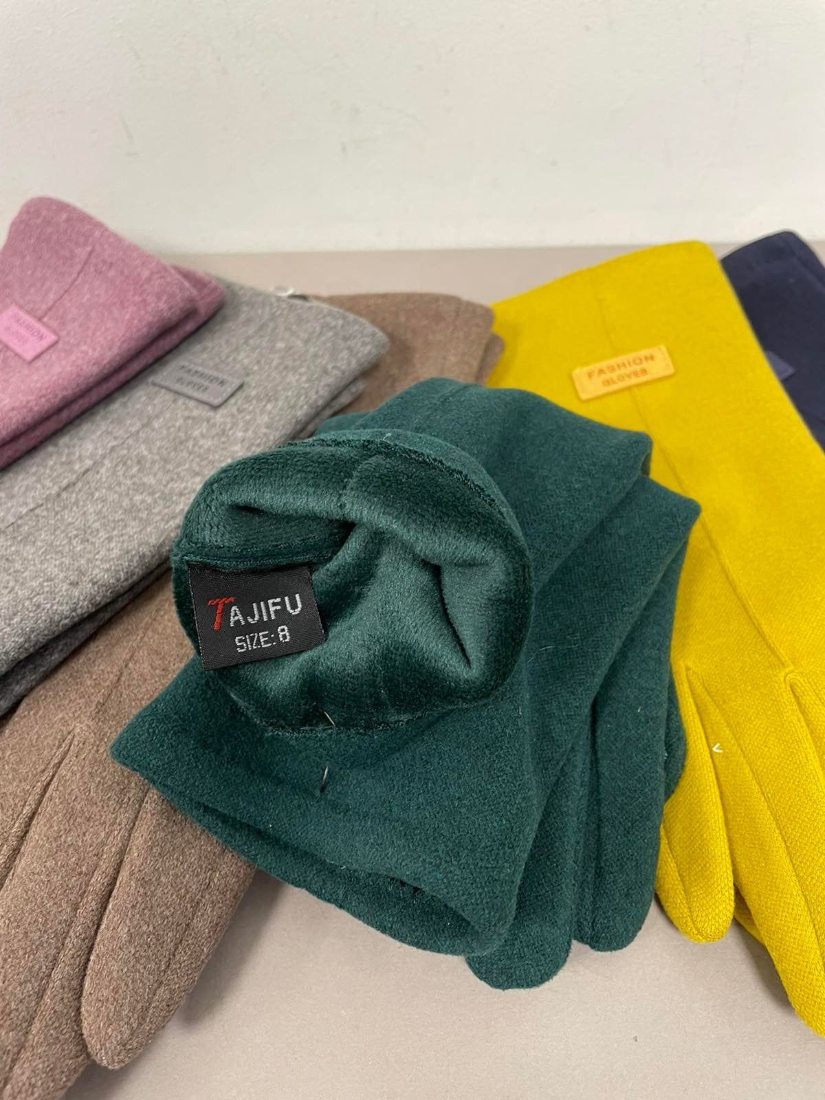 Moteriškos pirštinės