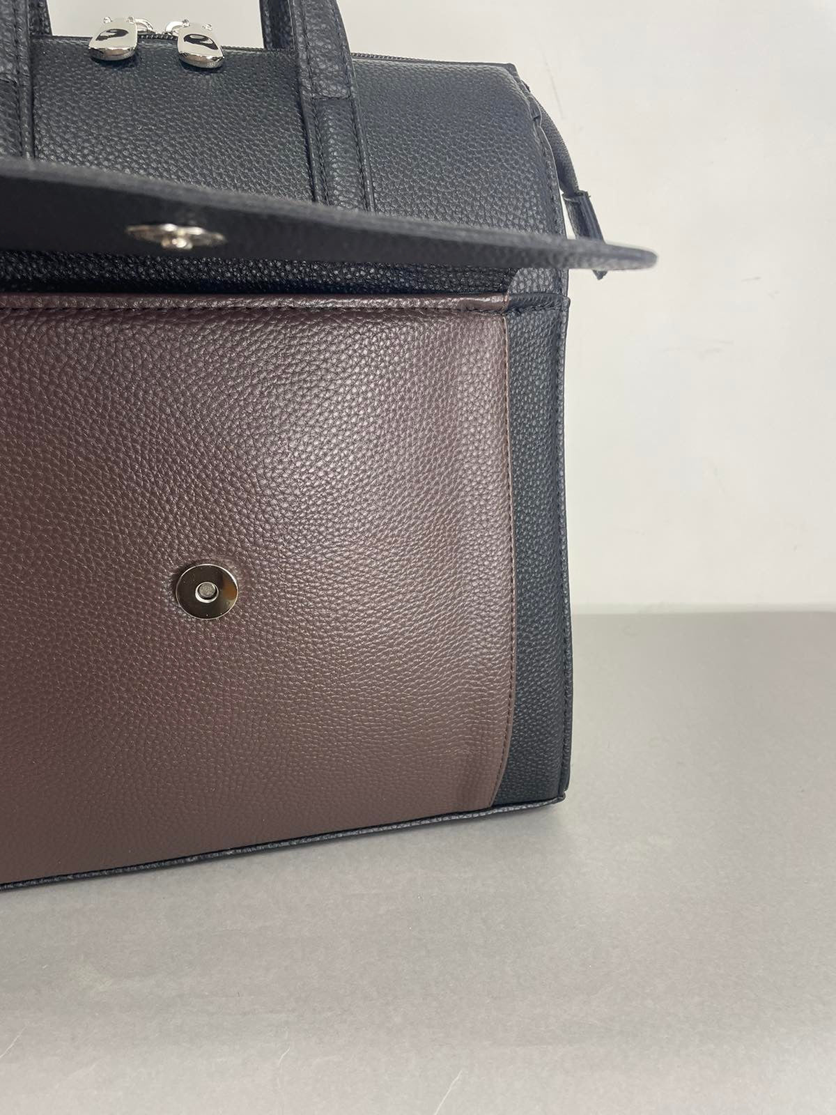 Moteriška kuprinė-rankinė