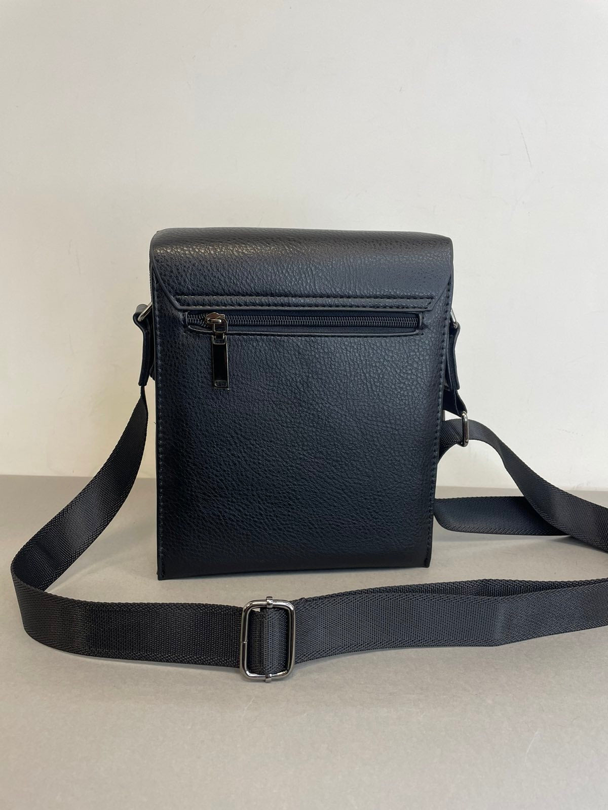 Vyriška rankinė per petį