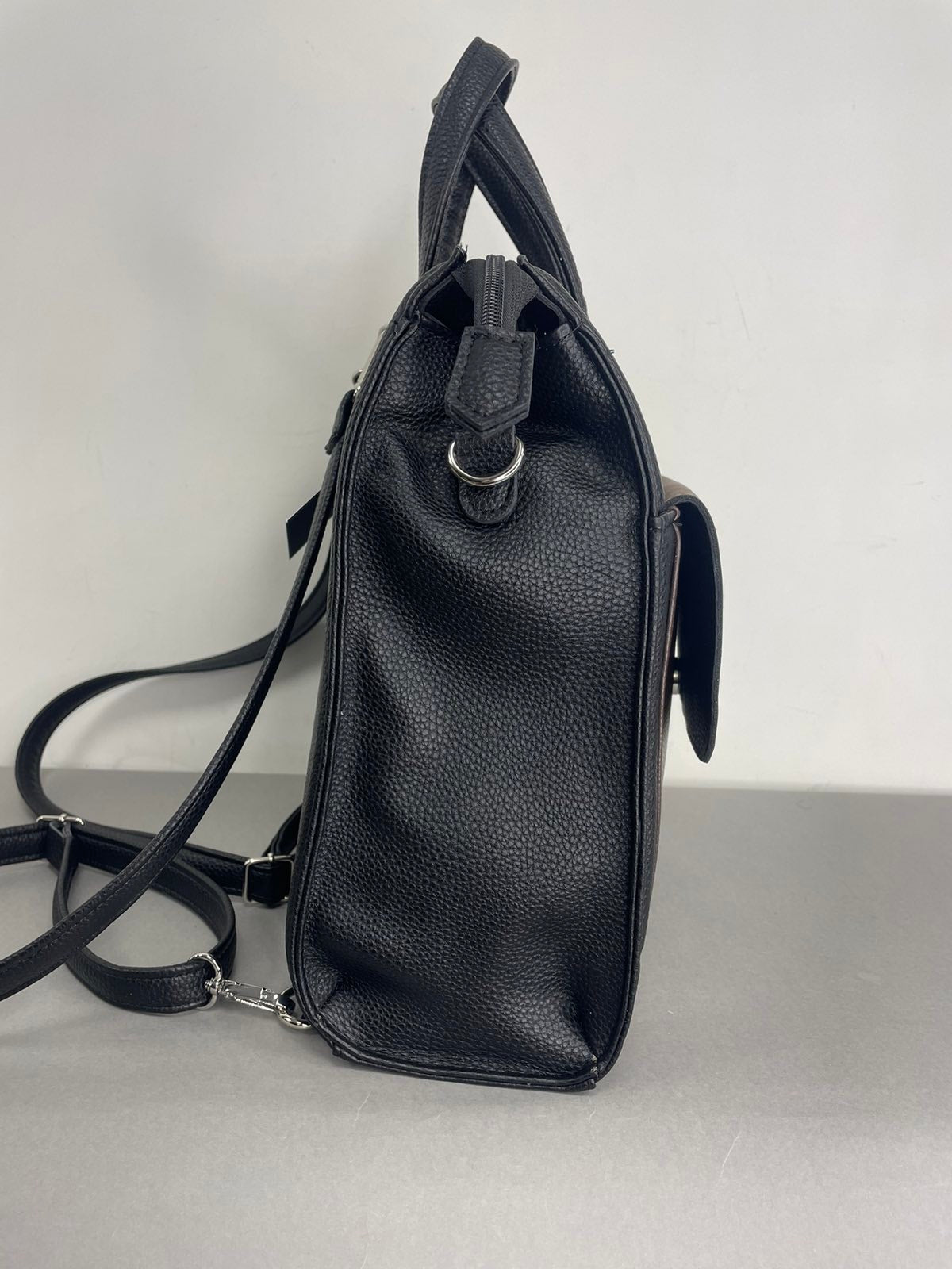 Moteriška kuprinė-rankinė