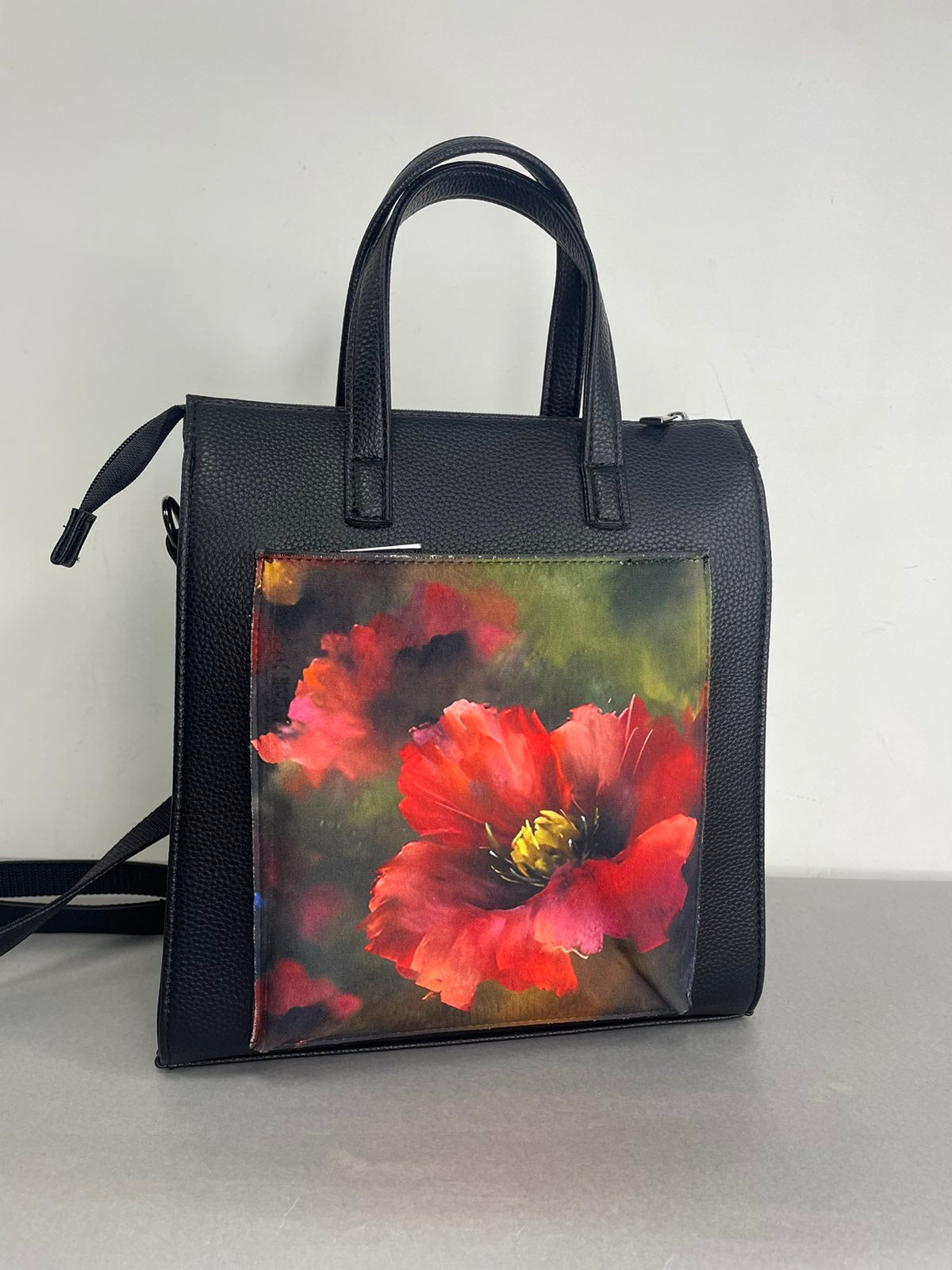 Sominta moteriška kuprinė-rankinė