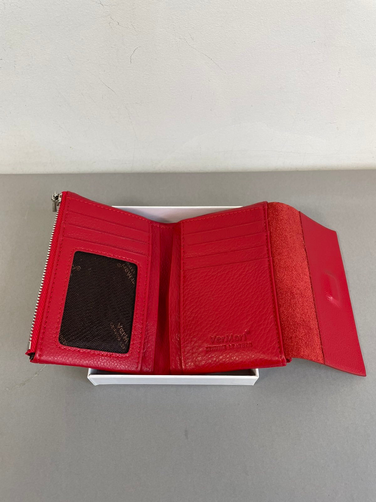 Raudona moteriška VerMari natūralios odos piniginė