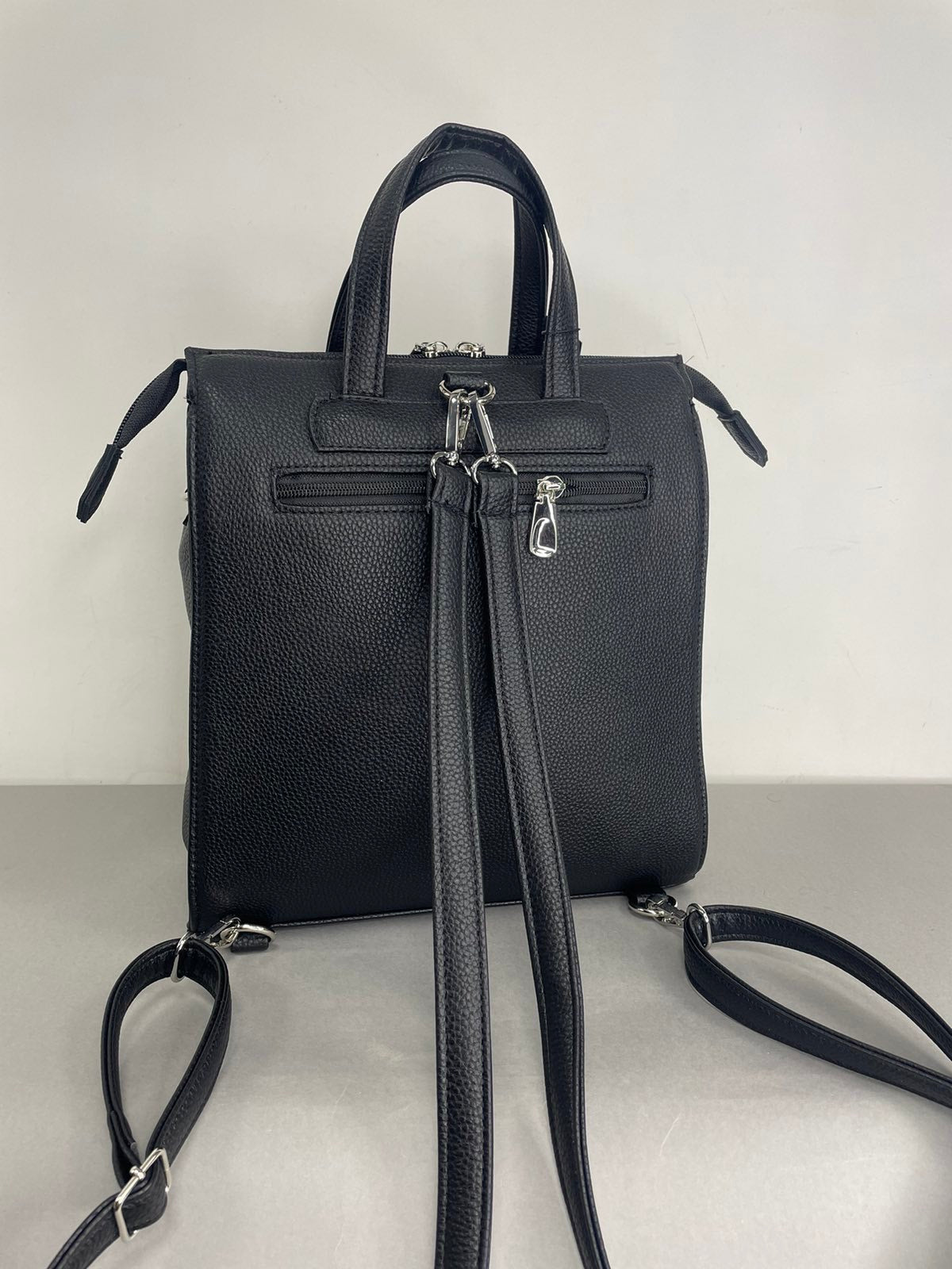 Moteriška kuprinė-rankinė