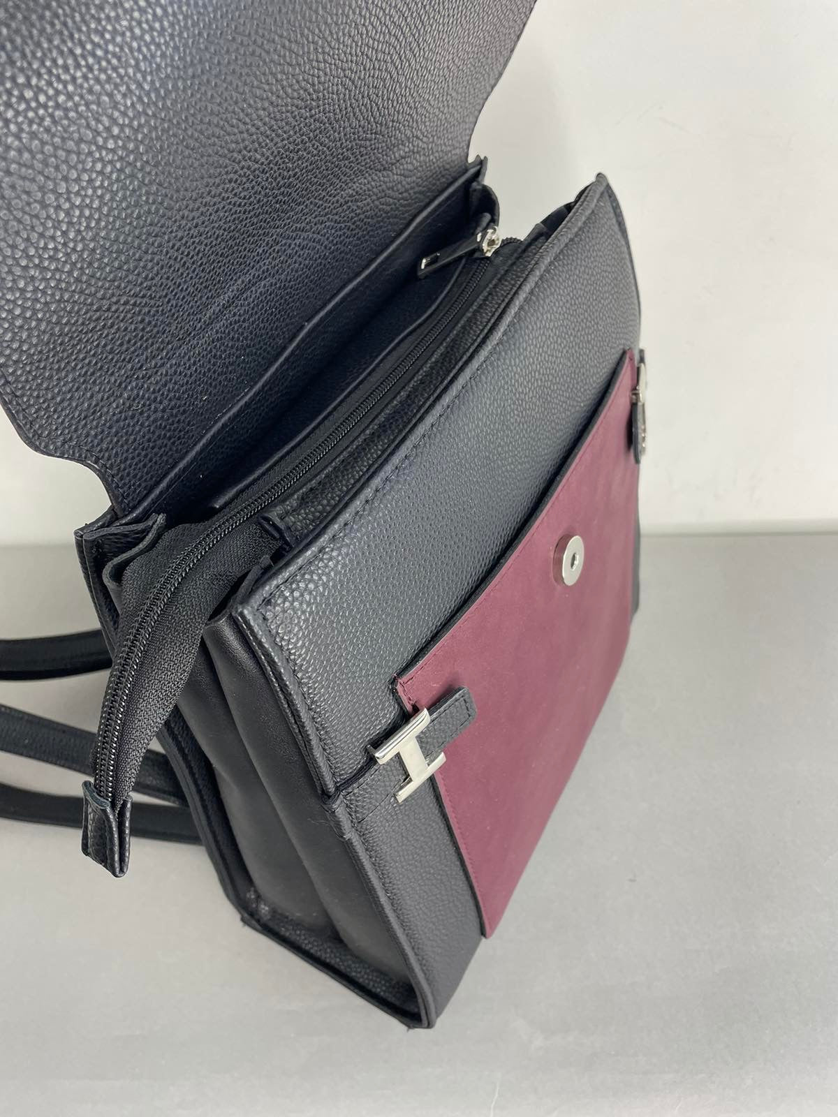 Stilinga moteriška kuprinė