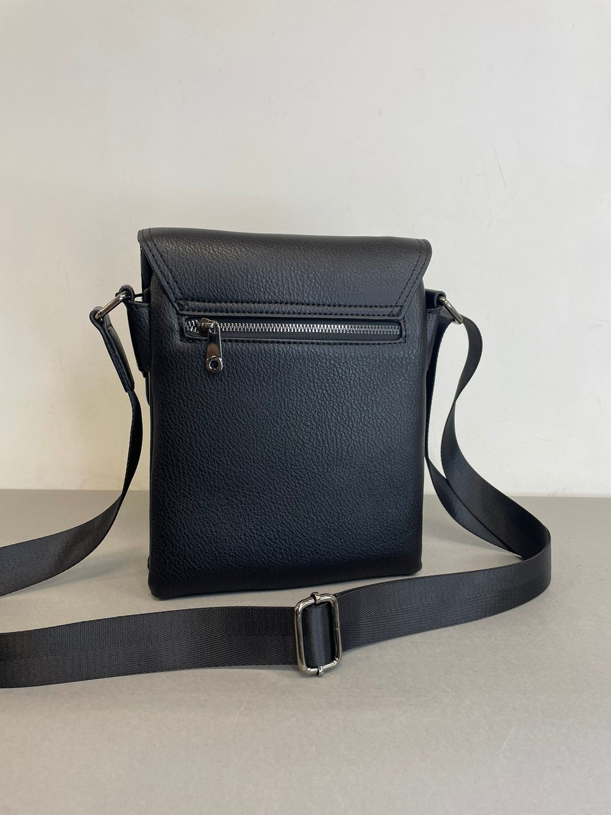 Vyriška rankinė per petį