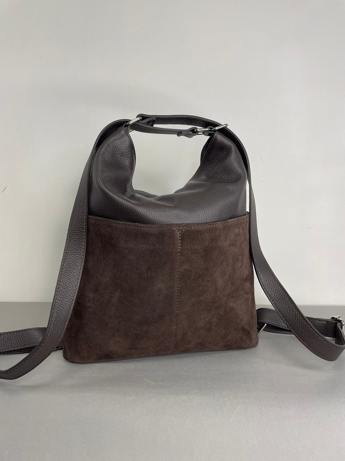 Natūralios odos moteriška rankinė-kuprinė