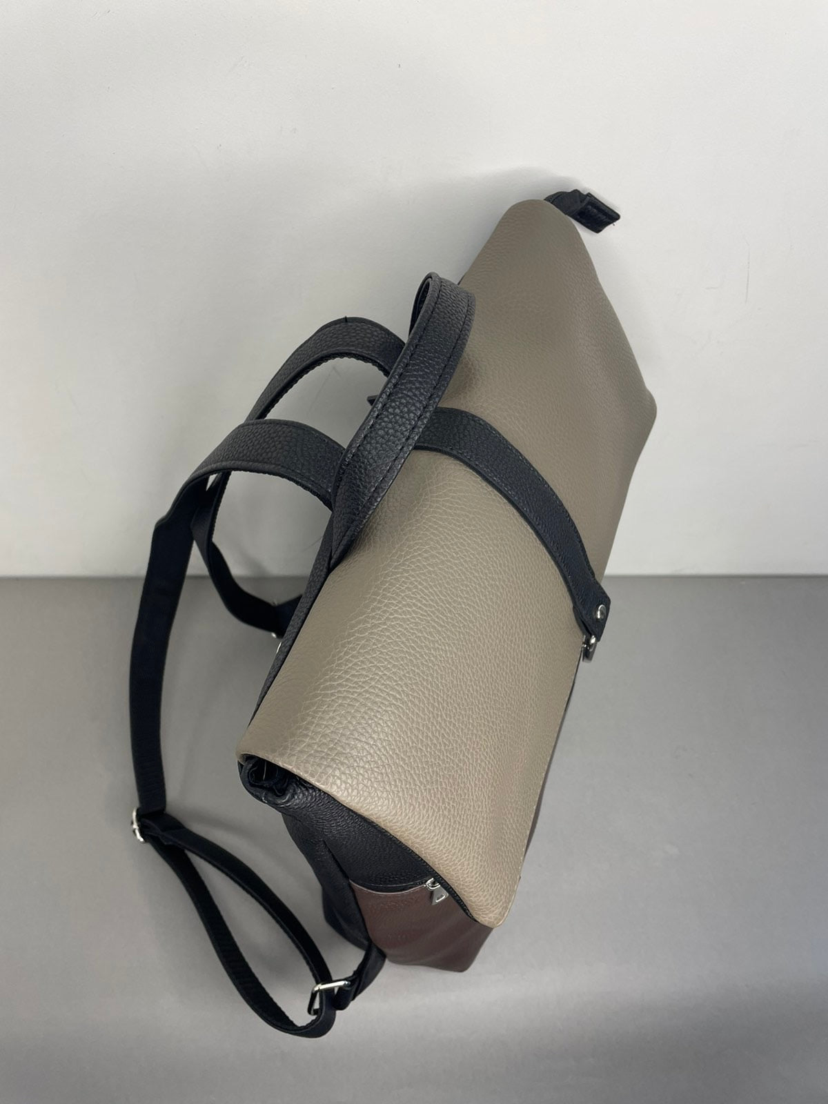 Stilinga kuprinė moterims